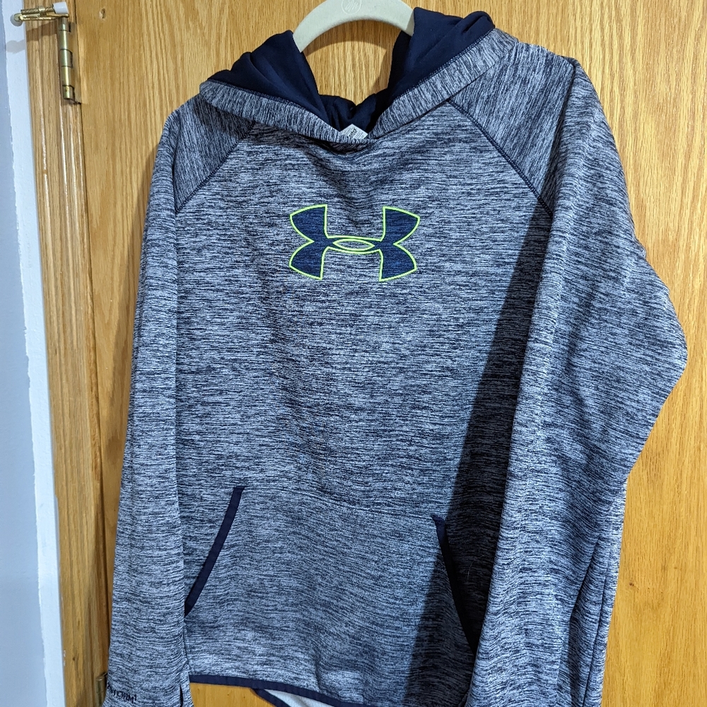 Woman's like new Under Armour hoodie hooded sweatshirt
